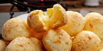 pão de queijo tradicional leva trigo