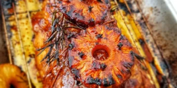Pernil de porco assado com abacaxi