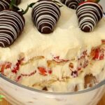 Torta de nata com morangos tudo gostoso