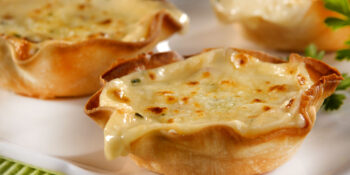 Cestinha de pastel com frango cremoso