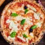 Massa de pizza crocante feita em casa receita