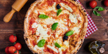 Massa de pizza crocante feita em casa