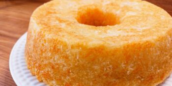 Bolo de tapioca com coco