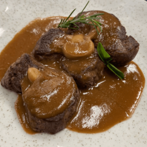 Medalhão de filé mignon ao molho madeira receita