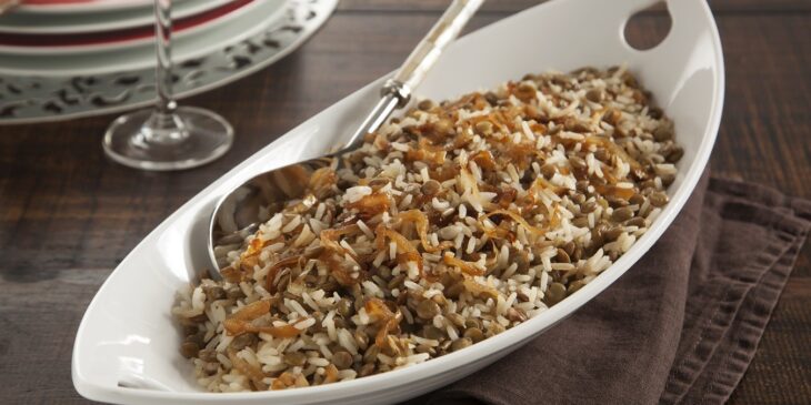 Arroz com lentilha e cebola caramelizada receita