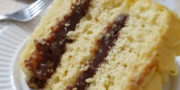 Bolo de coco com recheio de chocolate