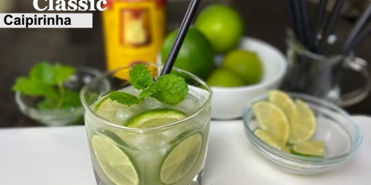 Caipirinha tradicional clássica original com limão e cachaça