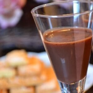 Licor caseiro cremoso como preparar com cacau