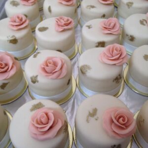 Mini bolo de noiva ana maria decoração topo de bolo