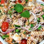 Salada de macarrão parafuso com atum receita