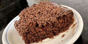 Bolo de chocolate amargo que derrete na boca