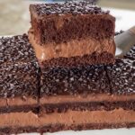 Bolo de chocolate com leite na massa fofinho