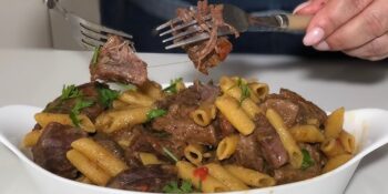 Macarrão com carne de boi
