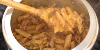 Macarrão de panela de pressão com frango