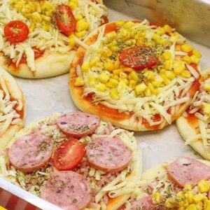 Mini pizza de queijo e presunto ana maria