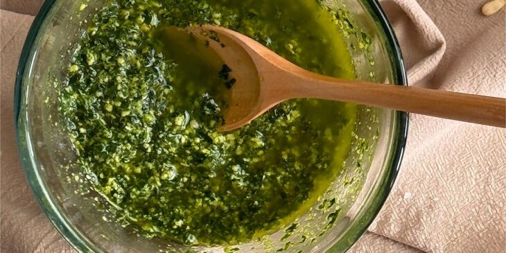 Molho pesto verde tudo gostoso