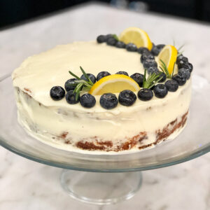 Bolo de limão siciliano com recheio de blueberry e cream cheese receita