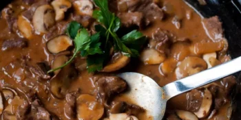 Estrogonofe de mignon com mostarda Dijon e conhaque
