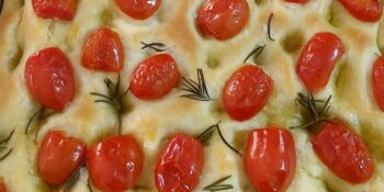 Focaccia com tomate cereja