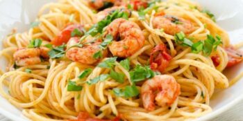 Macarrão fit com camarão