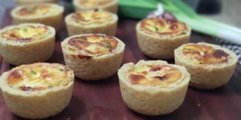 Mini quiche de queijo do reino