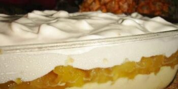 Pavê de abacaxi com biscoito champanhe