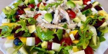 Salada mega nutritiva com frango