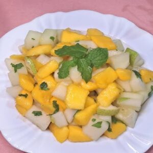 Salada refrescante de frutas com hortelã receita