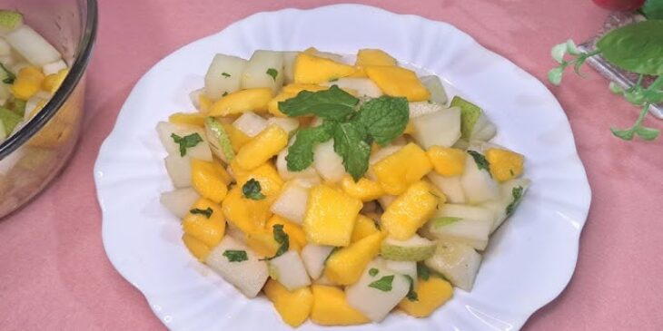 Salada refrescante de frutas com hortelã receita