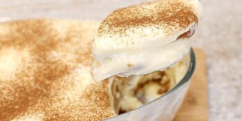 Sobremesa com biscoito champanhe