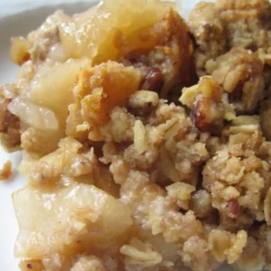 Torta de pera e gengibre com crumble de castanha receita