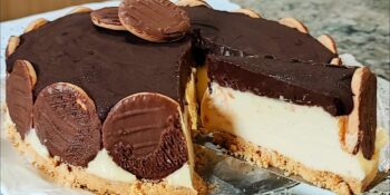 Torta holandesa clássica com calda de chocolate belga