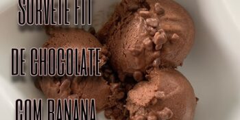 Sorvete de banana com cacau que não leva açúcar