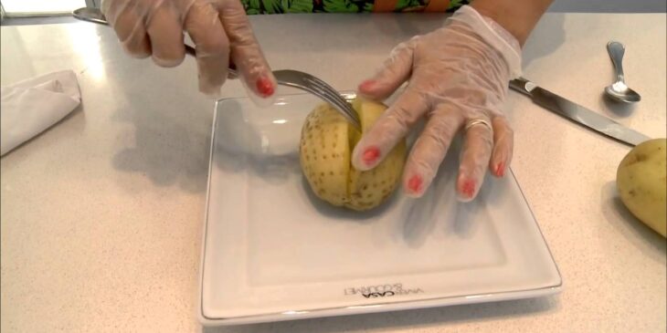 Batata assada no micro-ondas em 4 minutos e sem óleo receita