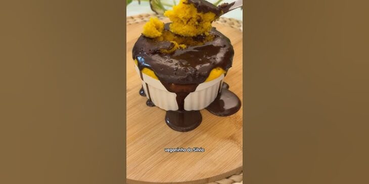 Bolo de cenoura de caneca com cobertura receita
