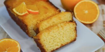 Bolo de laranja com suco de saquinho fofinho