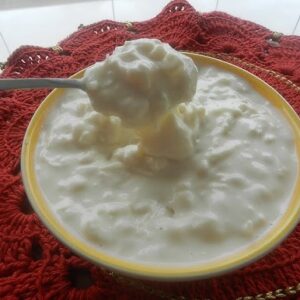 Canjica cremosa com leite condensado e creme de leite