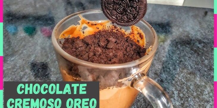 Chocolate quente de Oreo com pedacinhos