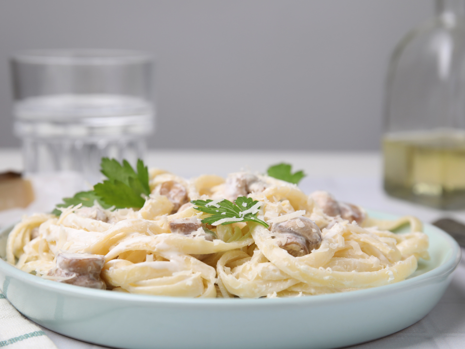 como-se-faz-molho-alfredo-caseiro