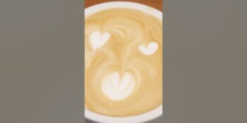Latte de caramelo quente
