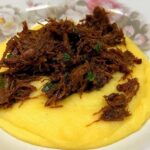 Polenta com carne de panela receita