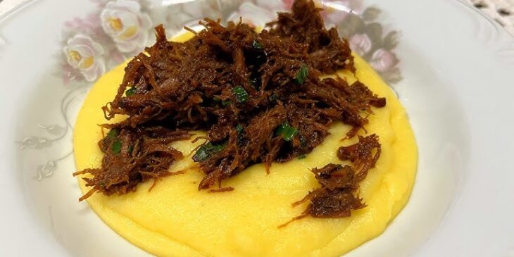 Polenta com carne de panela receita