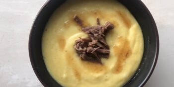 Polenta cremosa com queijo minas