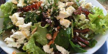 Salada chique com tâmaras