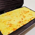 Sanduíche de pão de queijo na sanduicheira receita