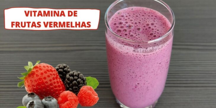 Vitamina de frutas vermelhas