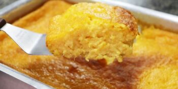 Bolo de milho cremoso com leite condensado