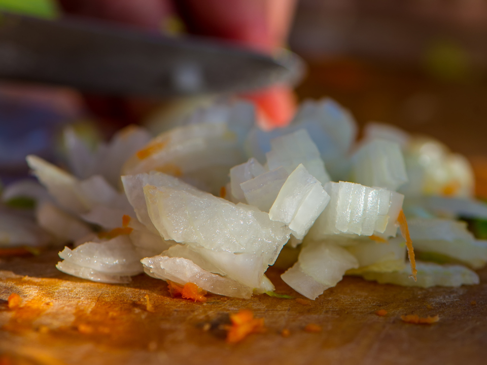 Outras dicas para evitar lágrimas ao cortar cebola cortar cebola roxa