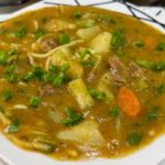 Sopa de carne com legumes e macarrão receita