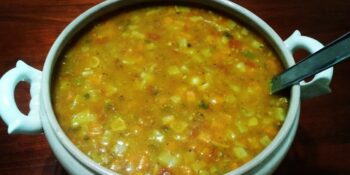 Sopa de legumes com carne moída